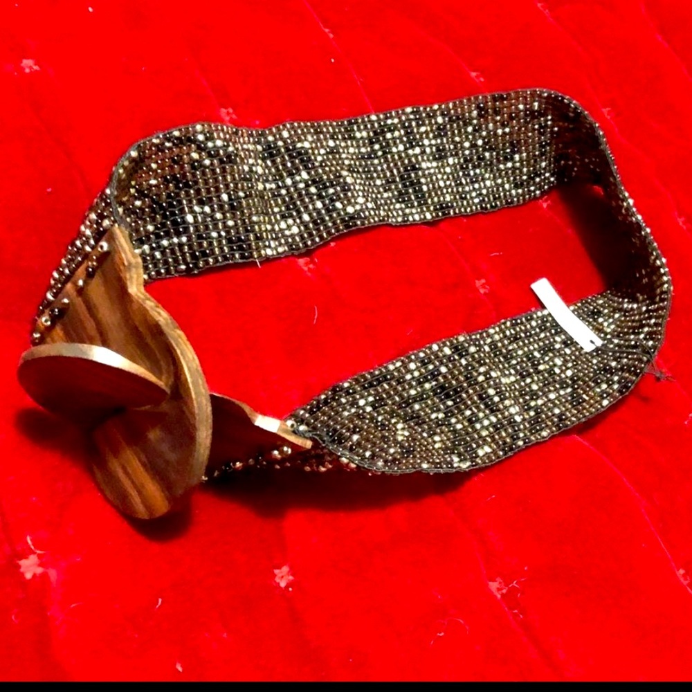 NWT🖤Wood hook buckle, elastic, beaded belt